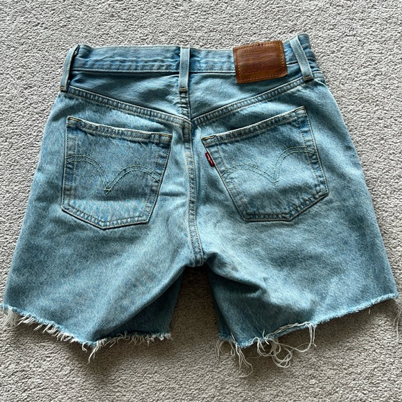 Levi’s High Waisted Shorts - Picture 2 of 4
